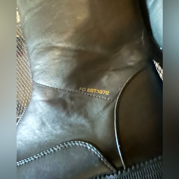 UNISEX FRENCH Connection! - Picture 3 of 3